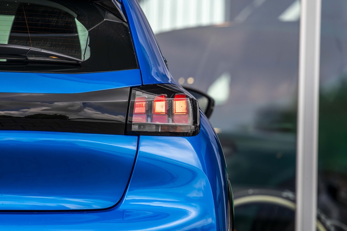 Peugeot e-208 (R026PG) met abonnement