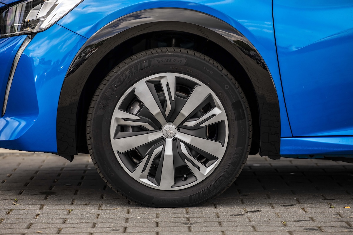 Peugeot e-208 (R026PG) met abonnement