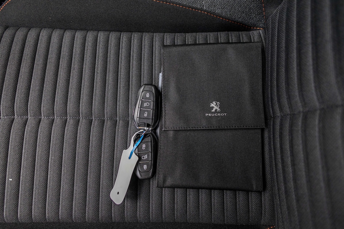 Peugeot e-208 (R026PG) met abonnement