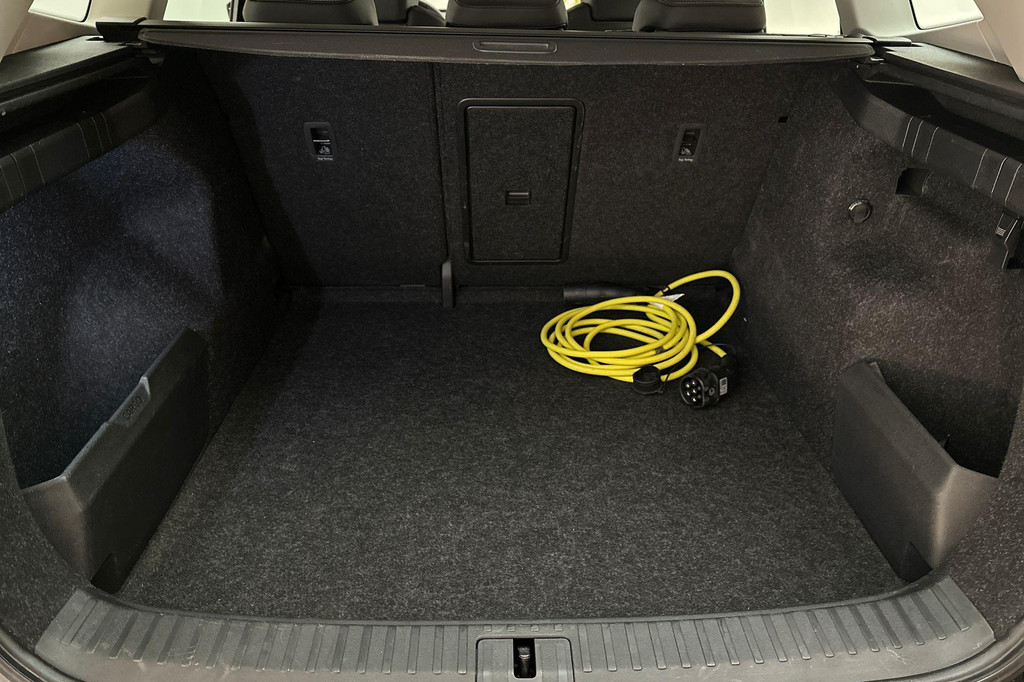 ŠKODA ENYAQ iV (P667XX) met abonnement