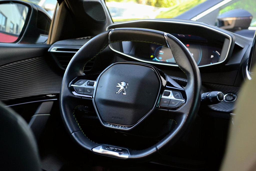 Peugeot e-208 (J651KJ) met abonnement