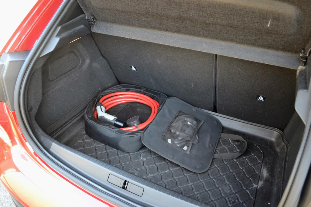 Peugeot e-208 (J651KJ) met abonnement