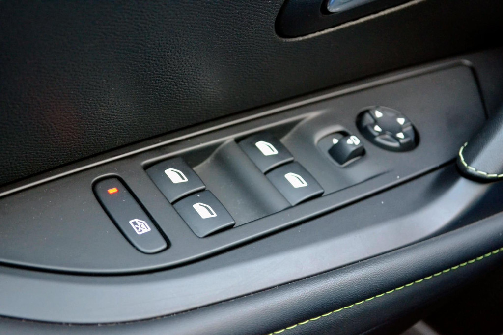 Peugeot e-208 (J651KJ) met abonnement