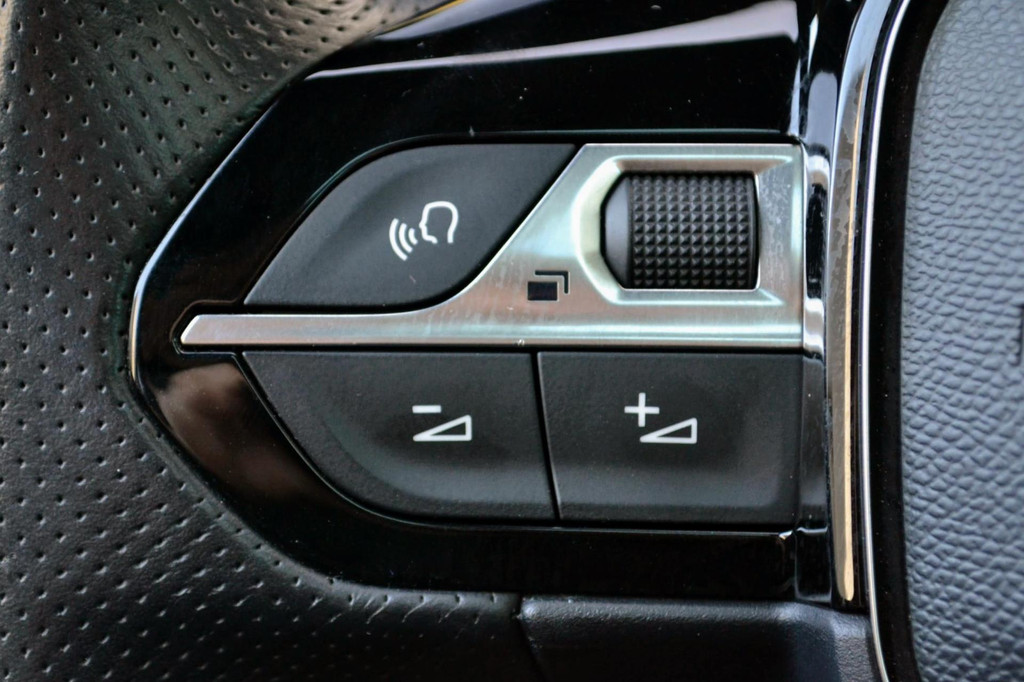 Peugeot e-208 (J651KJ) met abonnement