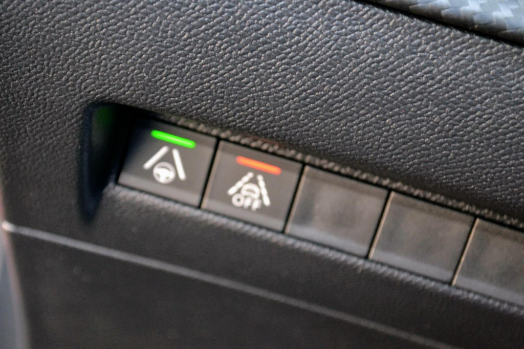 Peugeot e-208 (J651KJ) met abonnement