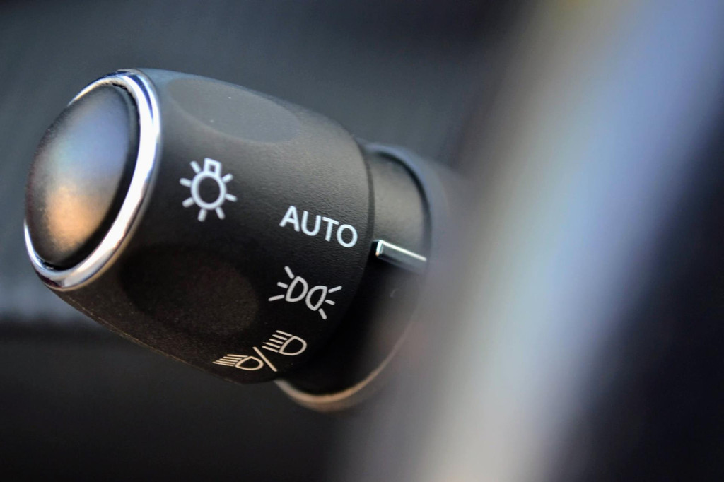 Peugeot e-208 (J651KJ) met abonnement