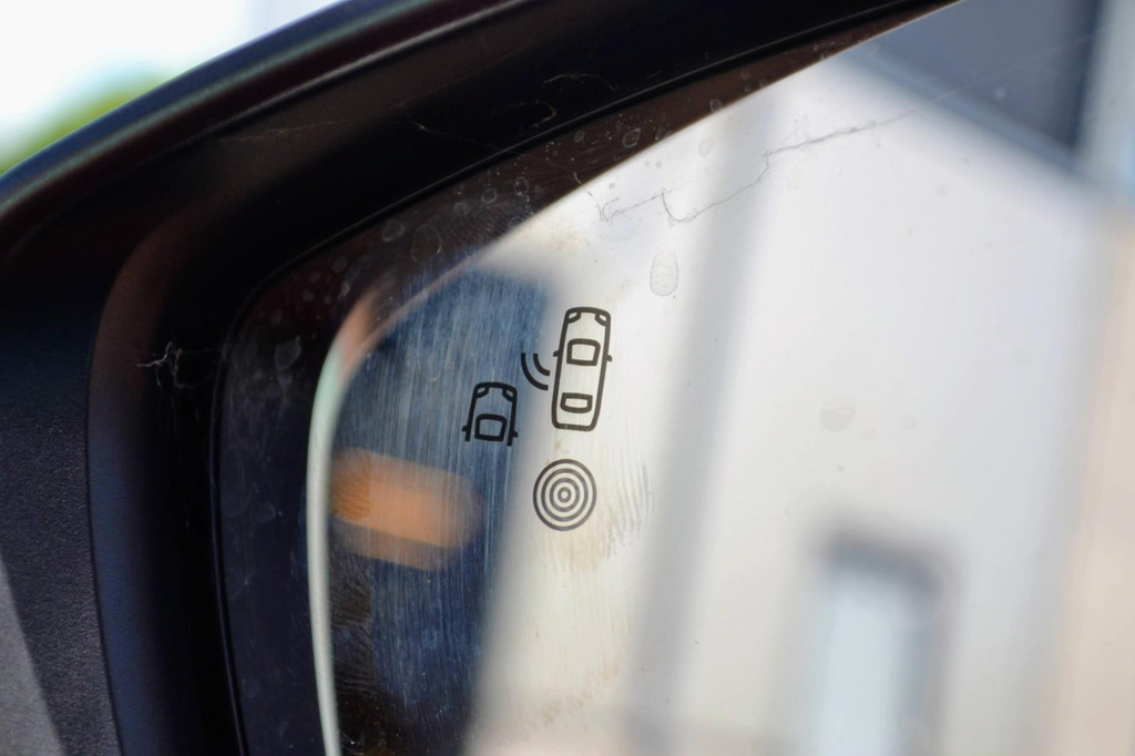 Peugeot e-208 (J651KJ) met abonnement