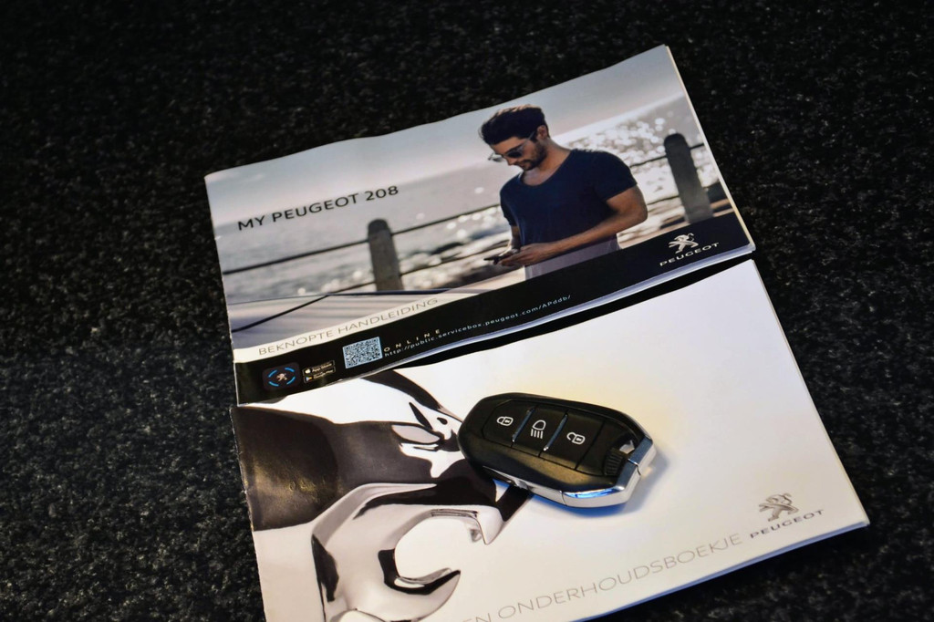 Peugeot e-208 (J651KJ) met abonnement