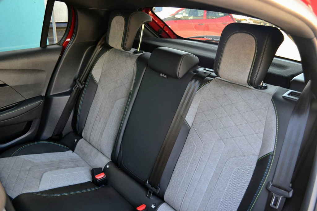 Peugeot e-208 (J651KJ) met abonnement