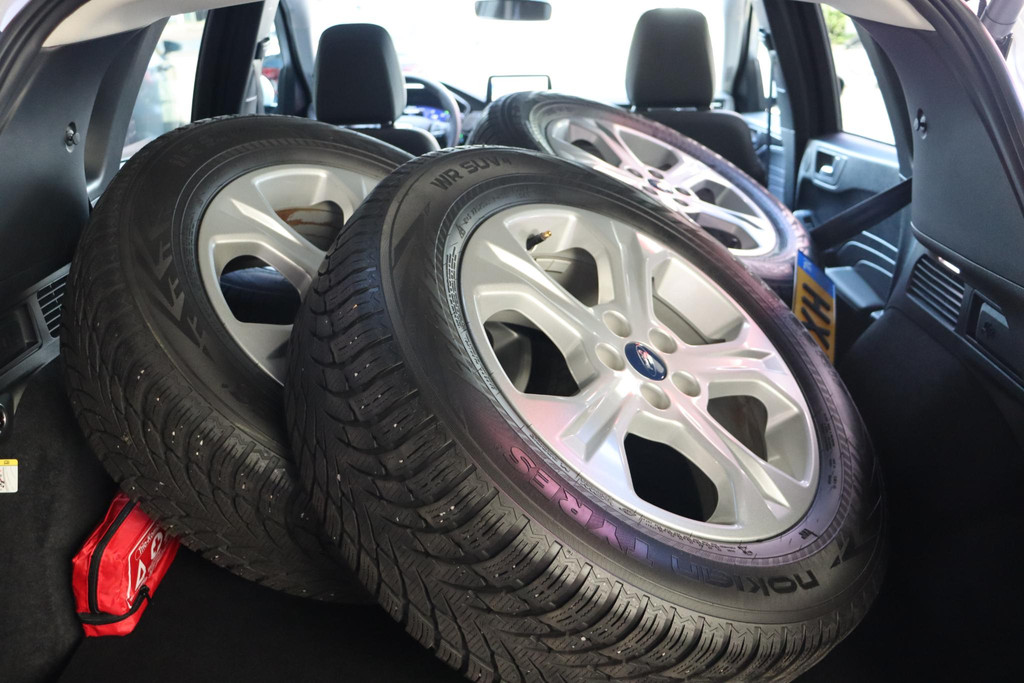 Ford Kuga (HXH49J) met abonnement