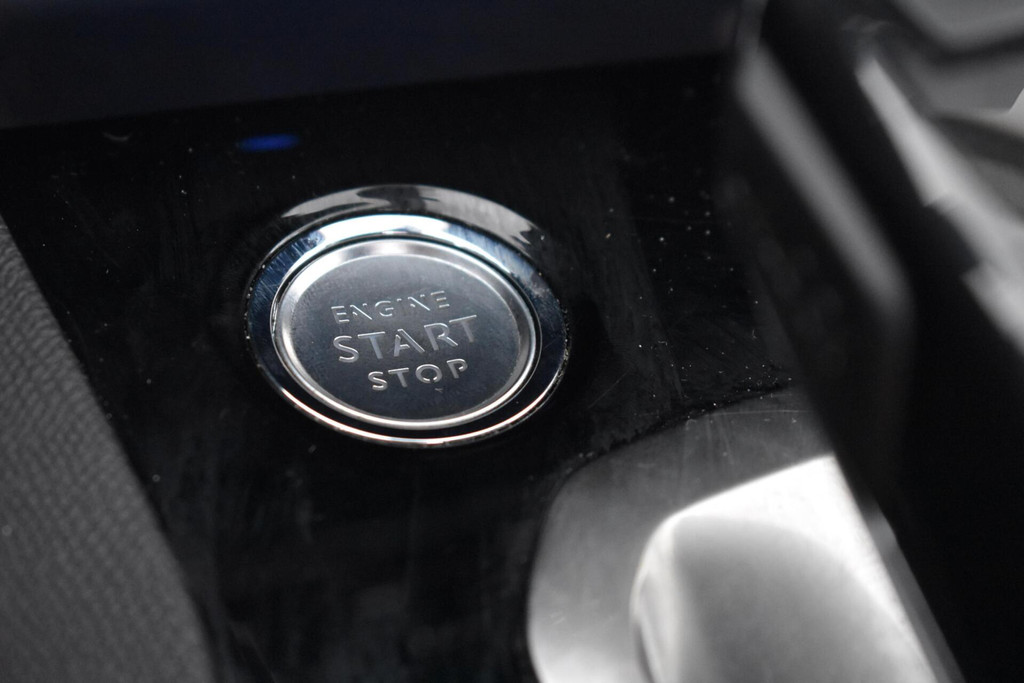 Peugeot 3008 (G670NG) met abonnement