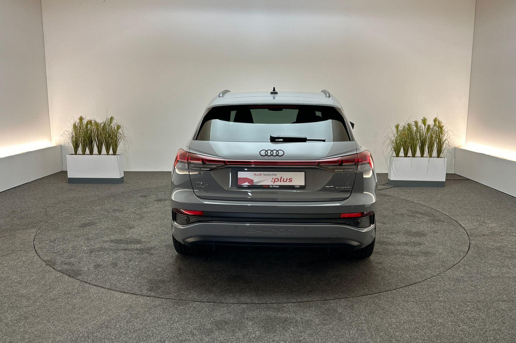 Audi Q4 e-tron (R444ZK) met abonnement