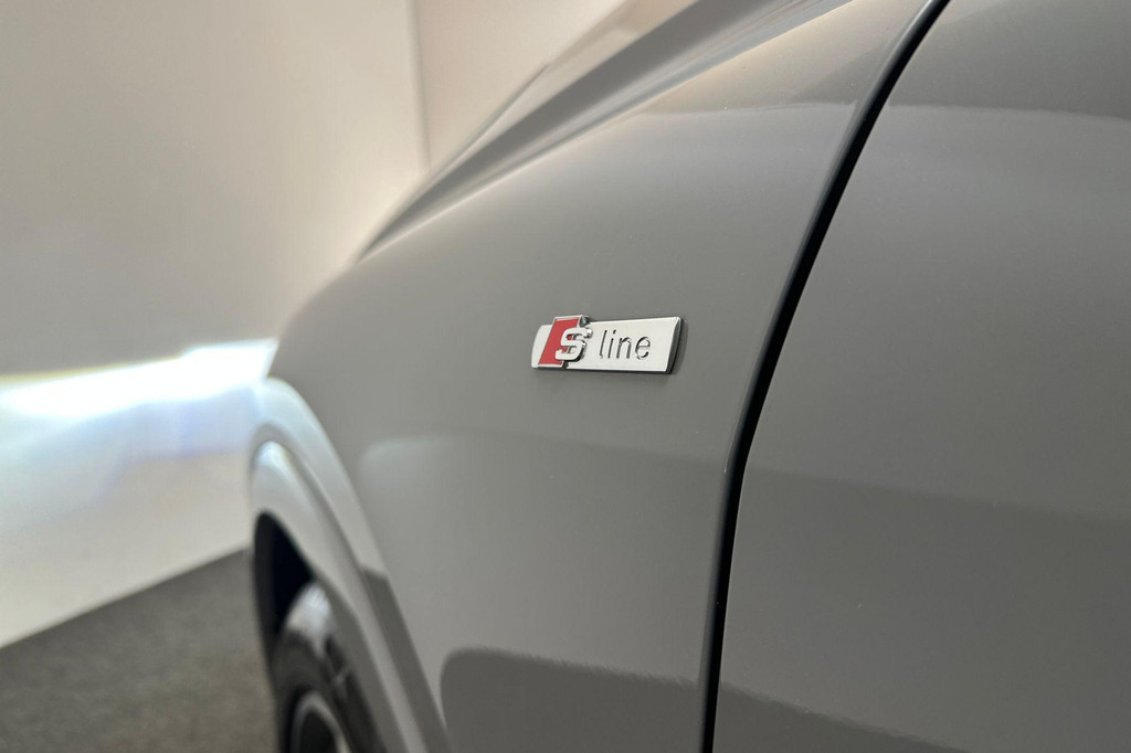 Audi Q4 e-tron (R444ZK) met abonnement