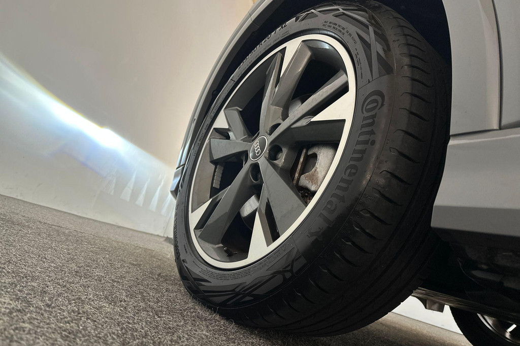 Audi Q4 e-tron (R444ZK) met abonnement