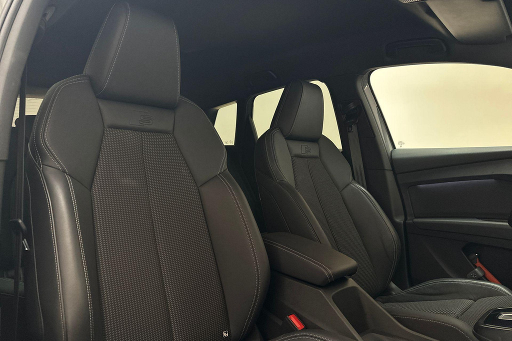 Audi Q4 e-tron (R444ZK) met abonnement