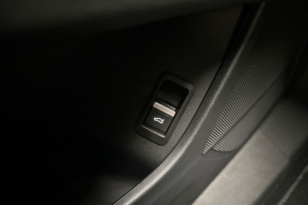 Audi Q4 e-tron (R444ZK) met abonnement