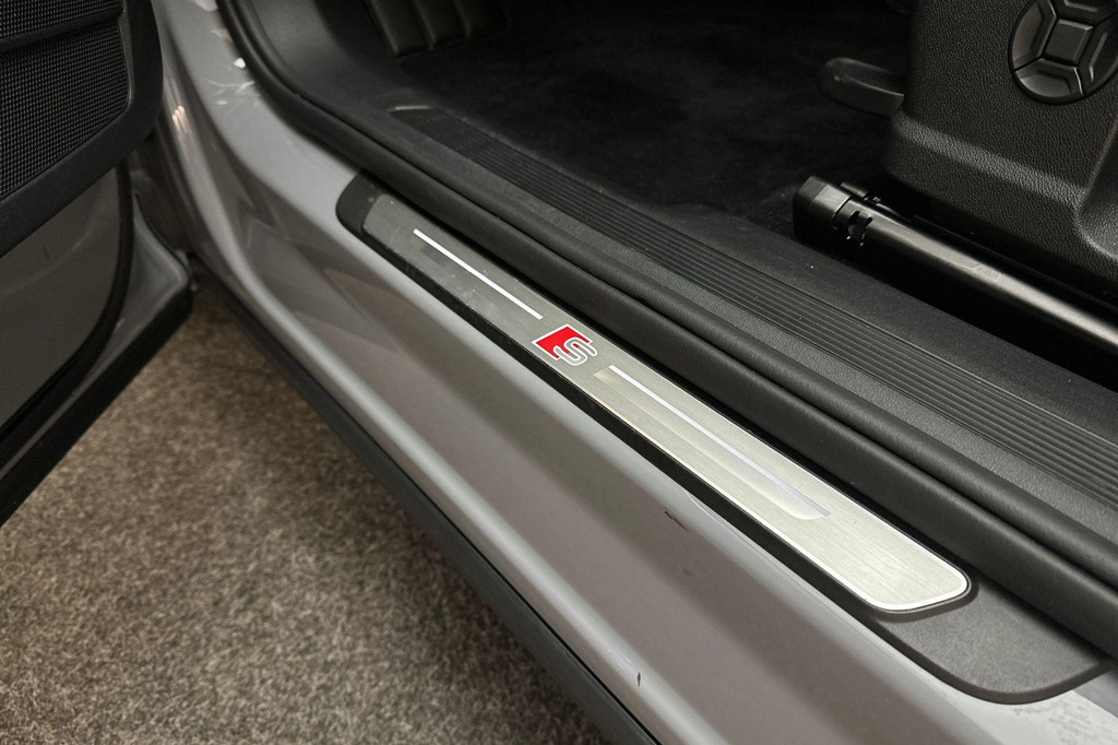 Audi Q4 e-tron (R444ZK) met abonnement