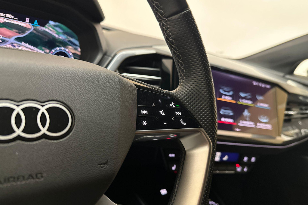 Audi Q4 e-tron (R444ZK) met abonnement