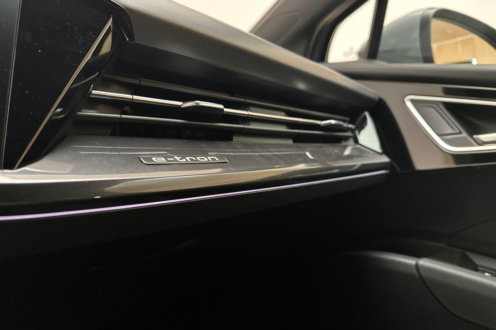 Audi Q4 e-tron (R444ZK) met abonnement