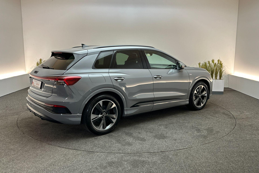Audi Q4 e-tron (R444ZK) met abonnement