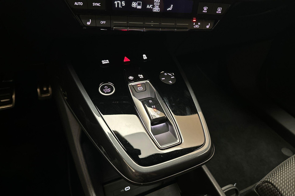 Audi Q4 e-tron (R444ZK) met abonnement