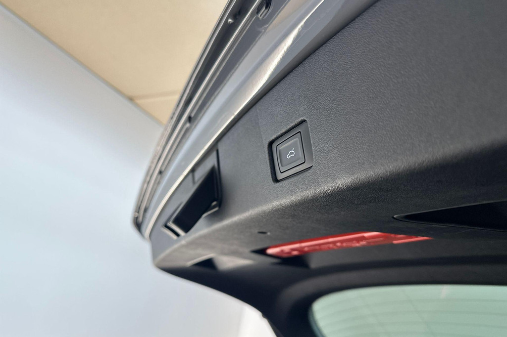 Audi Q4 e-tron (R444ZK) met abonnement