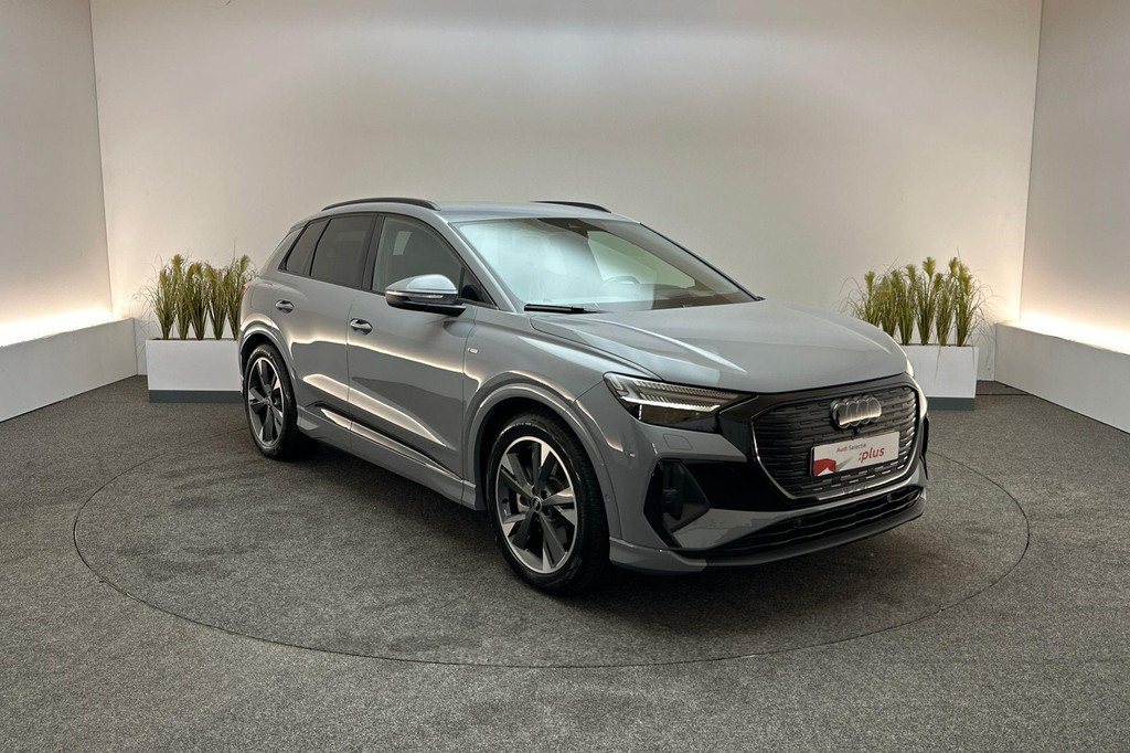 Audi Q4 e-tron (R444ZK) met abonnement