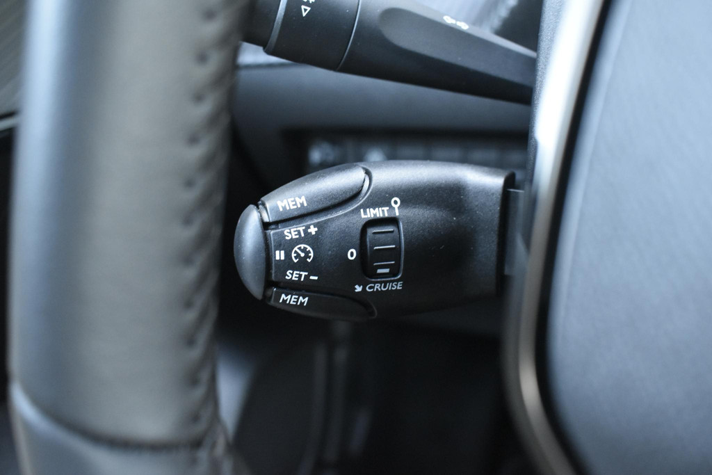 Peugeot e-208 (Z383RJ) met abonnement