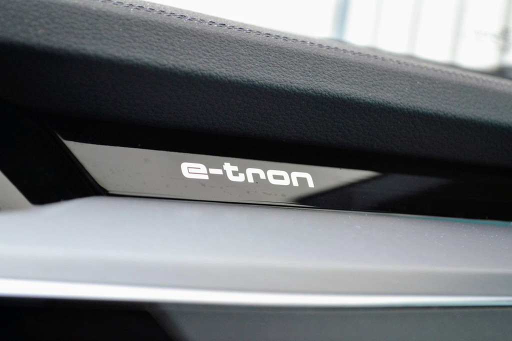Audi e-tron (K809TH) met abonnement