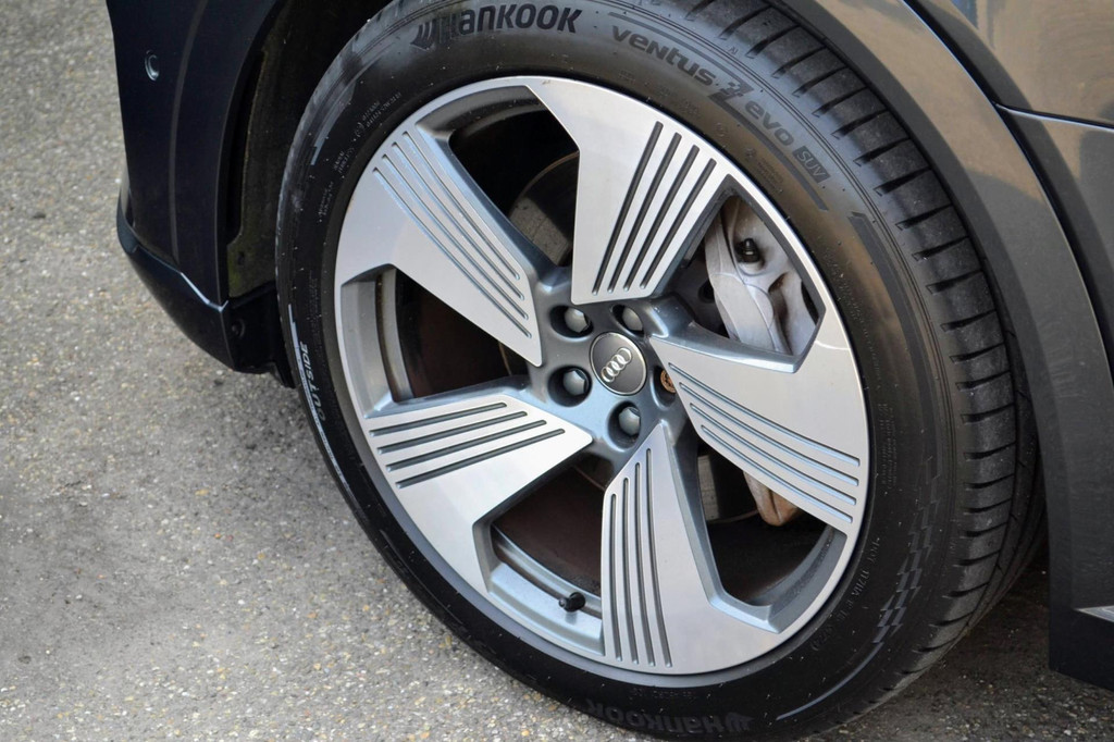Audi e-tron (K809TH) met abonnement
