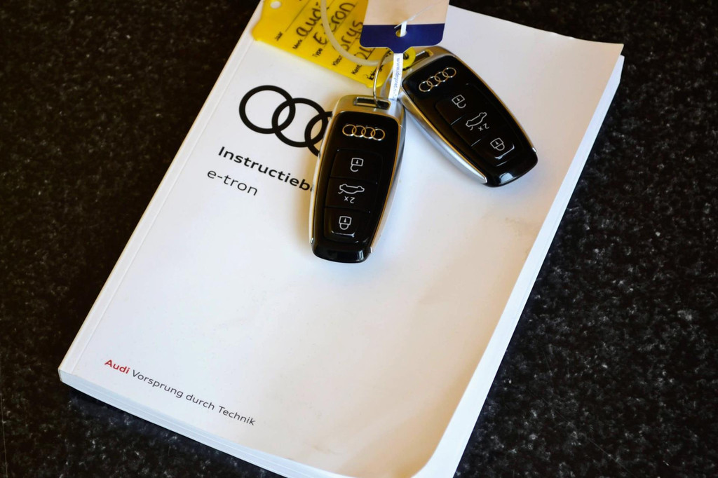 Audi e-tron (K809TH) met abonnement