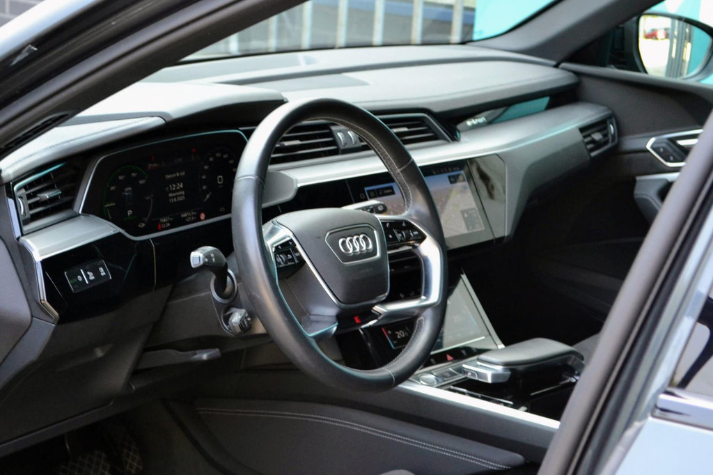 Audi e-tron (K809TH) met abonnement