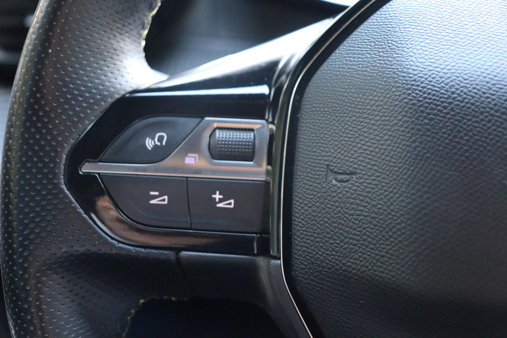 Peugeot e-208 (J044FH) met abonnement