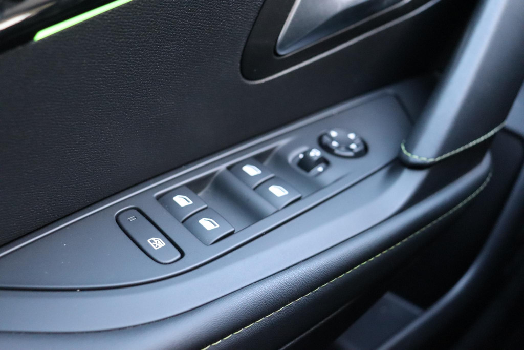 Peugeot e-208 (J044FH) met abonnement