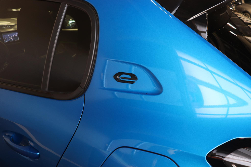Peugeot e-208 (J044FH) met abonnement