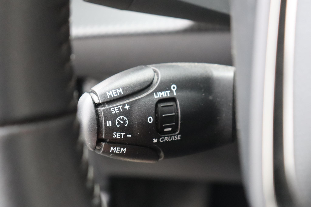 Peugeot e-208 (P987VR) met abonnement