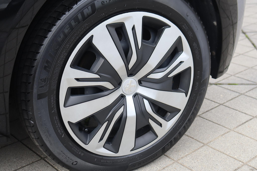 Peugeot e-208 (P987VR) met abonnement