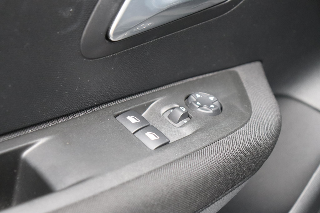 Peugeot e-208 (P987VR) met abonnement