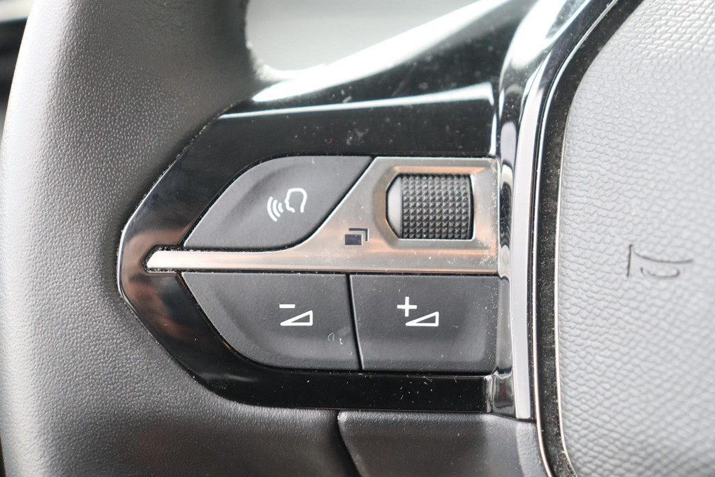 Peugeot e-208 (P987VR) met abonnement