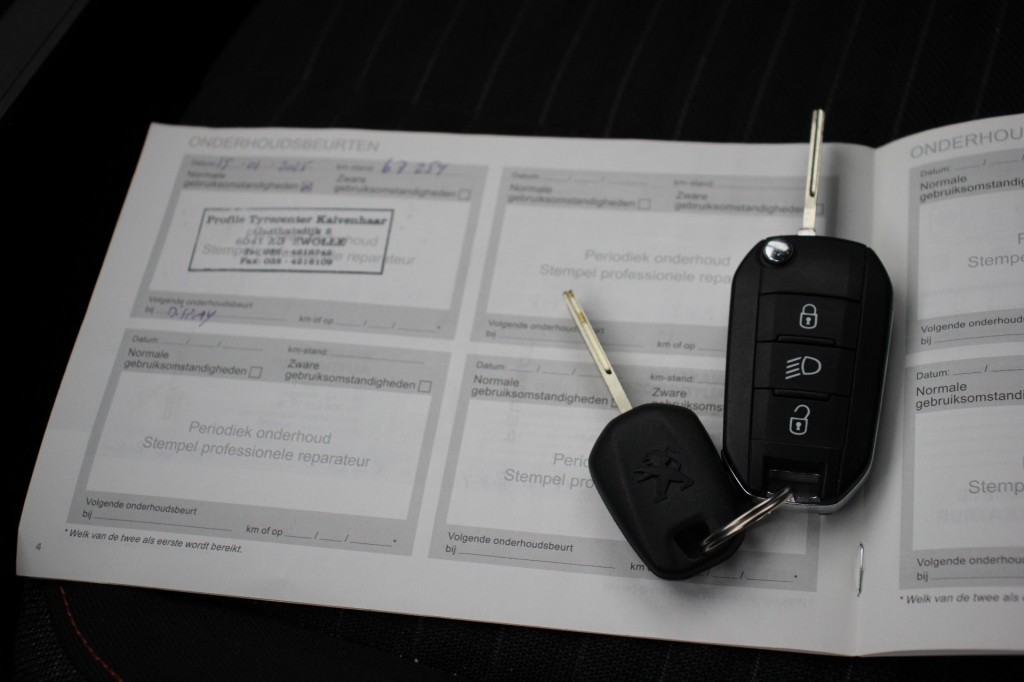 Peugeot 208 (T601BS) met abonnement