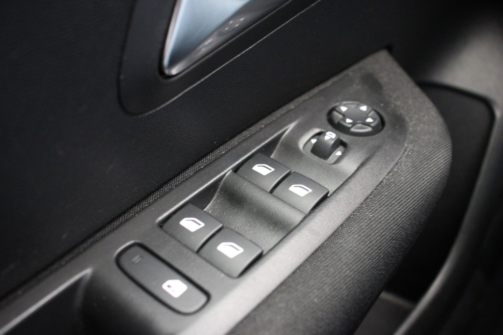 Peugeot 208 (T599BS) met abonnement