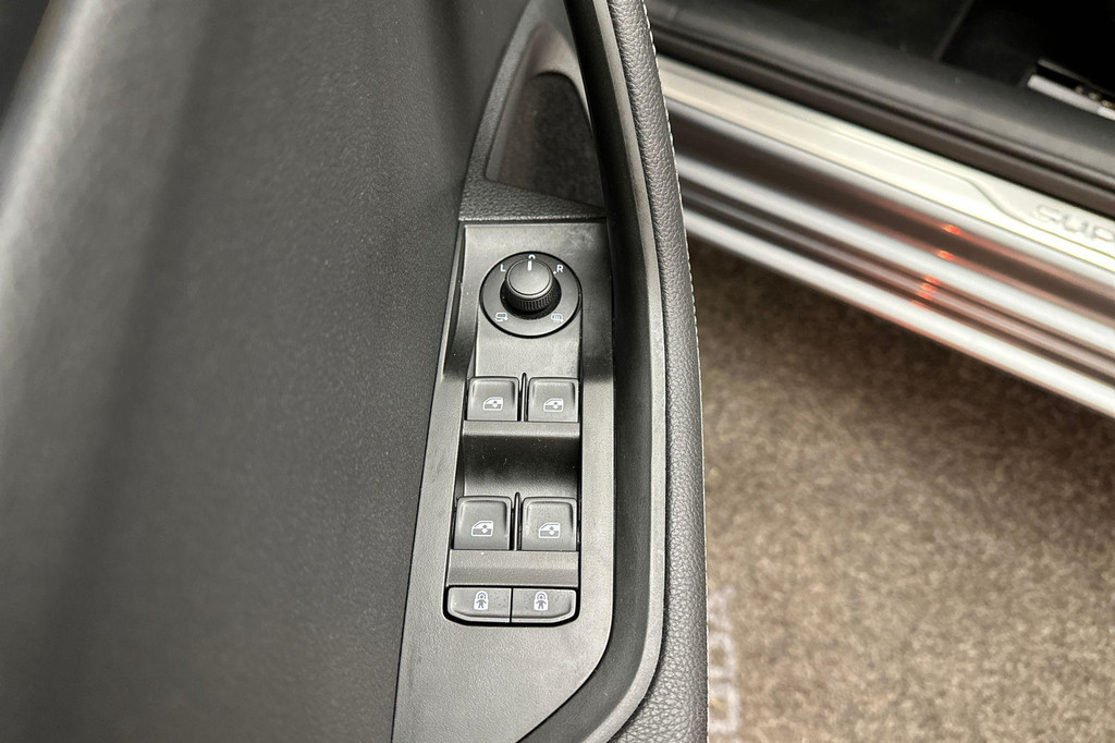 ŠKODA Superb (P780KB) met abonnement