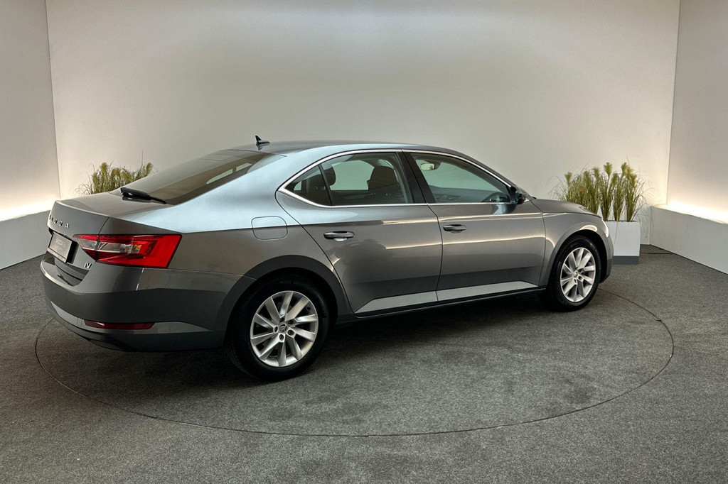 ŠKODA Superb (P780KB) met abonnement