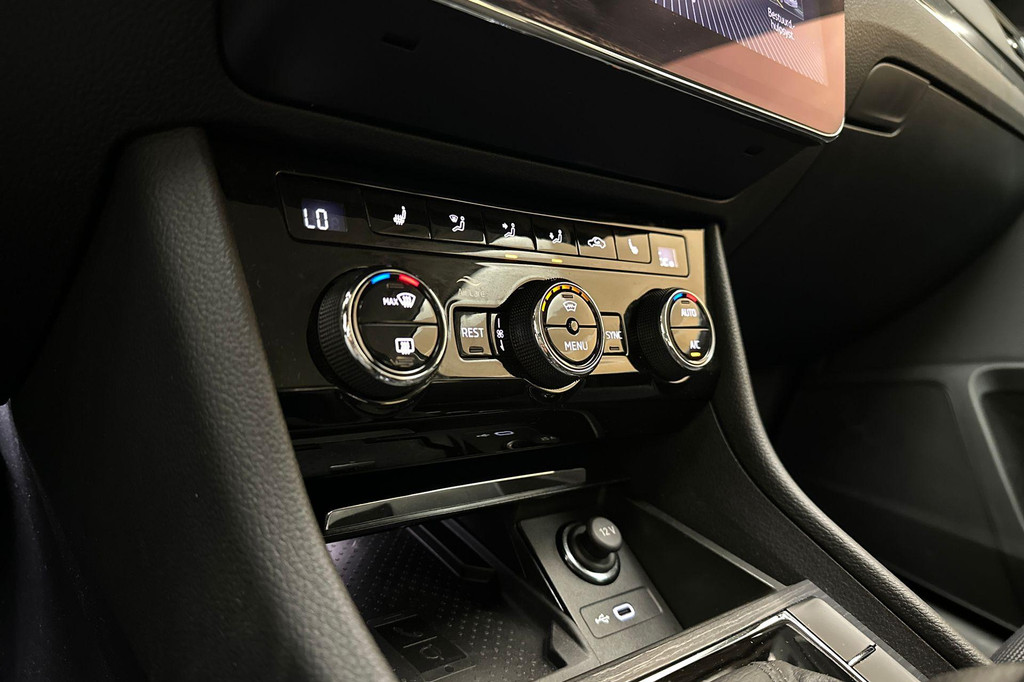 ŠKODA Superb (P780KB) met abonnement