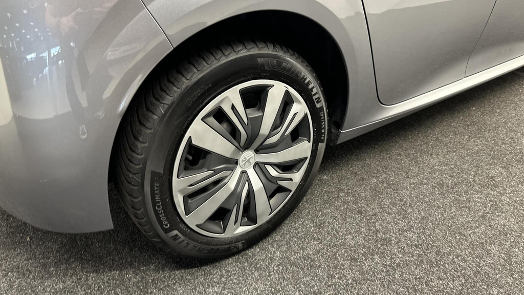 Peugeot 208 (S896ZF) met abonnement