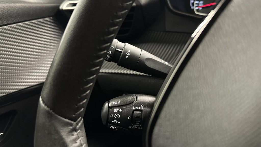 Peugeot 208 (S896ZF) met abonnement