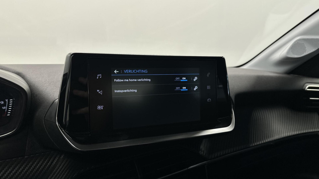 Peugeot 208 (S896ZF) met abonnement