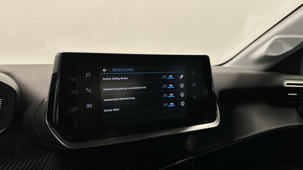 Peugeot 208 (S896ZF) met abonnement