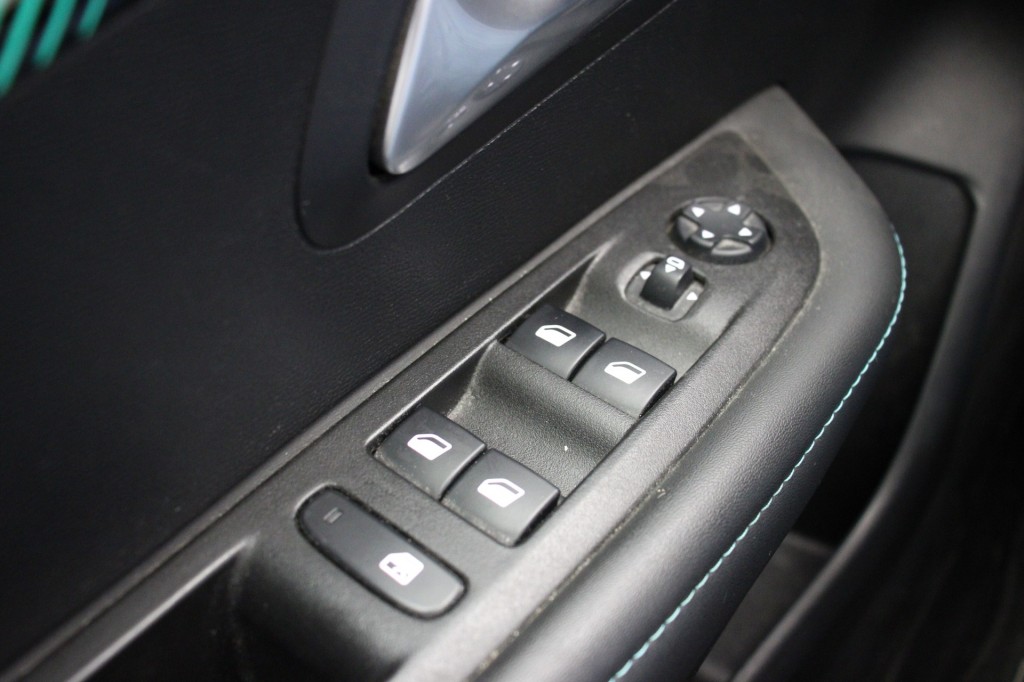 Peugeot 208 (J673KJ) met abonnement