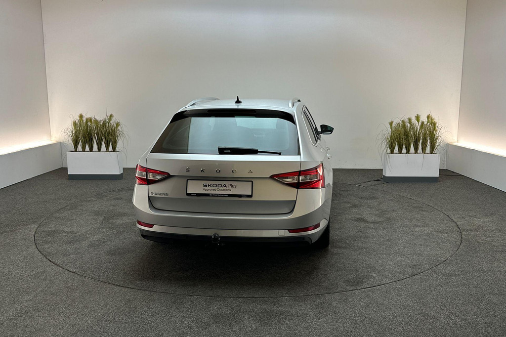 ŠKODA Superb (T718RK) met abonnement